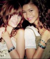 /album/bella-e-zenda-tem-fotos-para-voce/zendaya-coleman-e-bella-thorne-jpg/